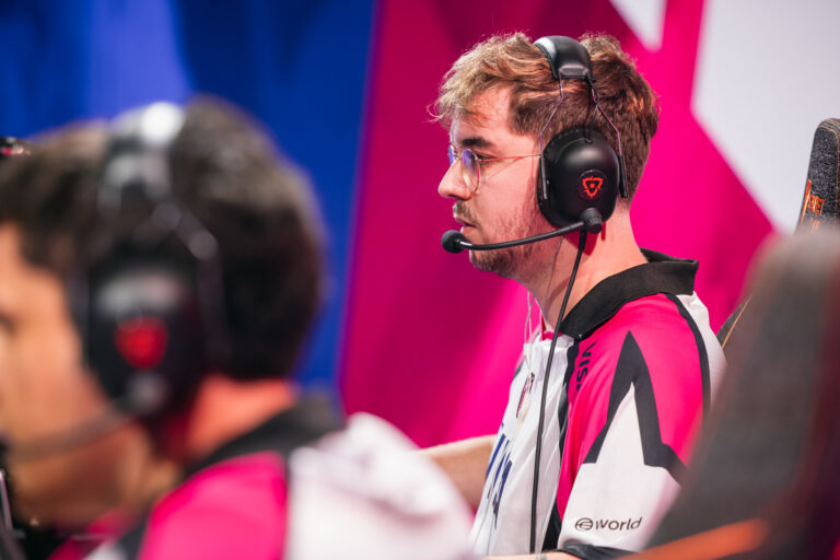 Leonardo "mwzera" Serrati, jogador de VALORANT da KRÜ Esports, durante o Play-In do VCT Americas.