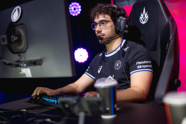 Momochi, jogador da Fluxo W7M