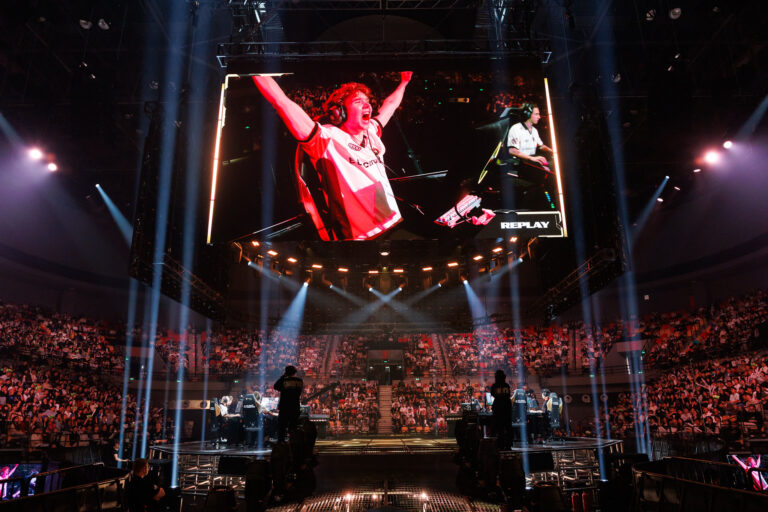 Team Vitality comemorando classificação nos playoffs do VALORANT Champions Shanghai.